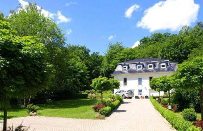 Weisses-Haus-Am-Kurpark-Fewo-Waldblick เควดลินบวร์ก ภายนอก รูปภาพ