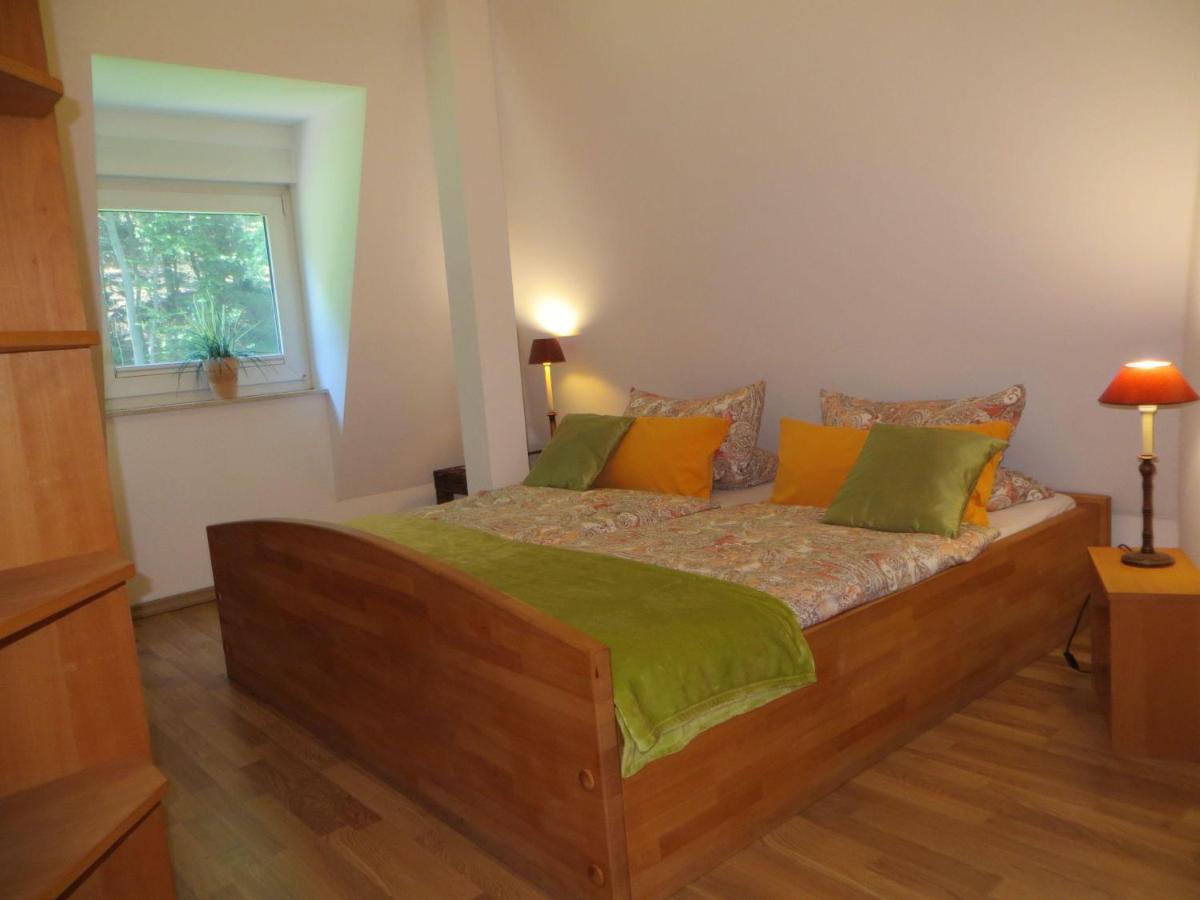 Weisses-Haus-Am-Kurpark-Fewo-Waldblick เควดลินบวร์ก ภายนอก รูปภาพ